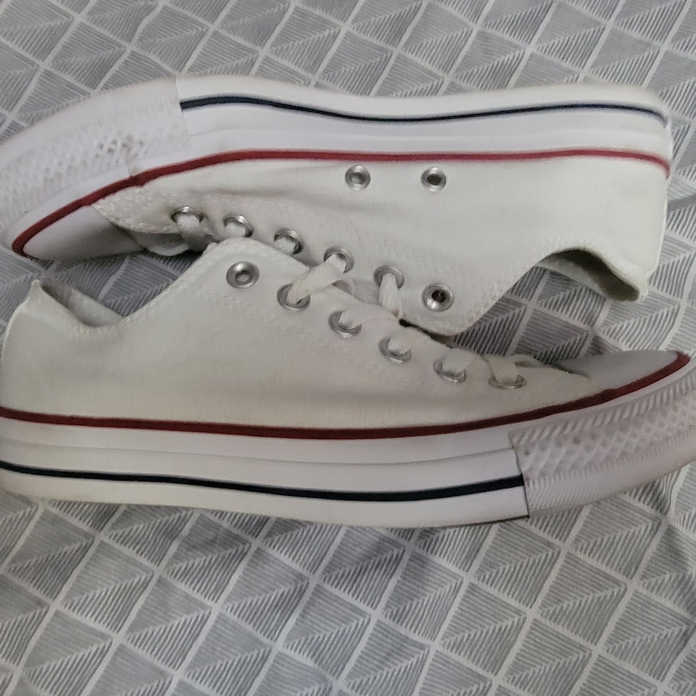 Converse lowtops white with blue and red